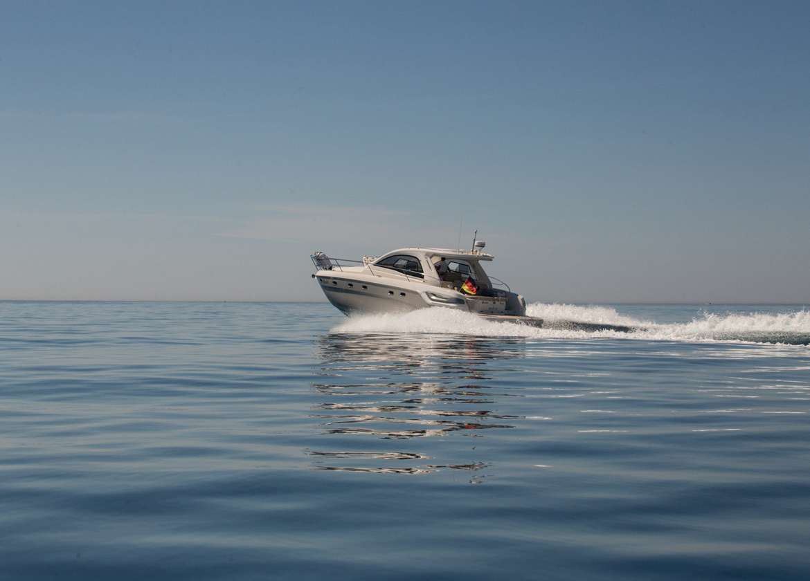 motor yacht mallorca bavaria 43 ht sport