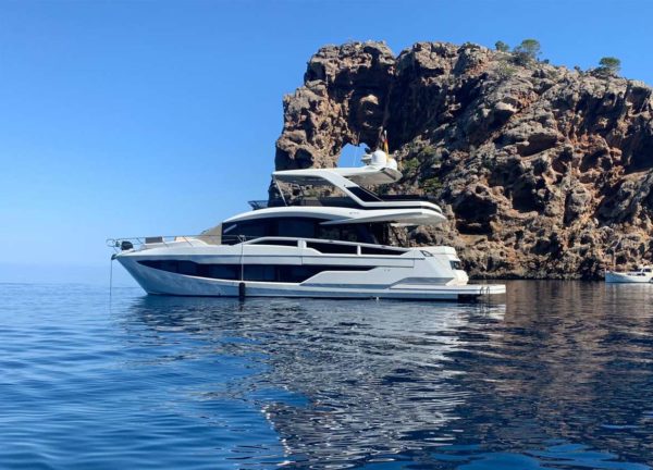 motor yacht charter galeon 640 fly