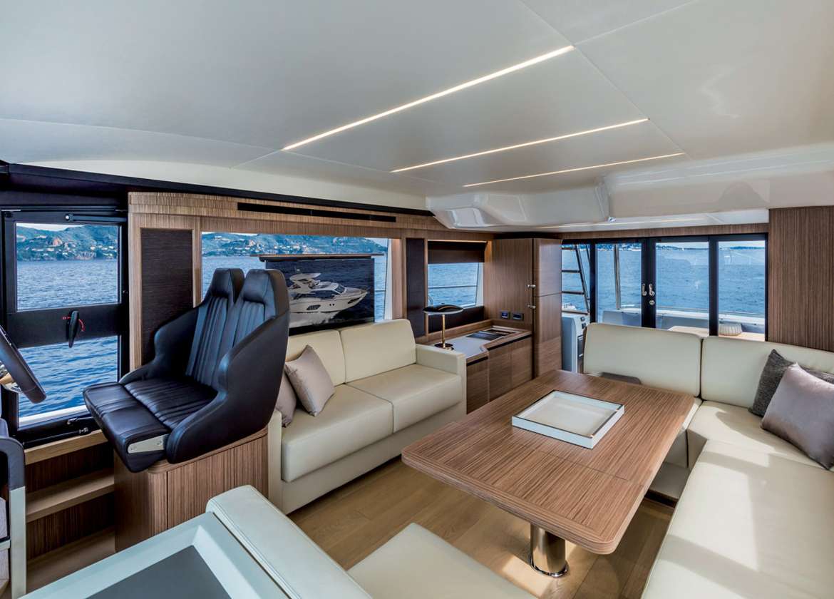 salon motor yacht absolute 52 fly ht 2019 mallorca