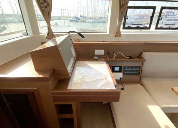 cockpit catamaran lagoon 40 2019 mallorca