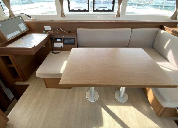 lounge catamaran lagoon 40 sunrise 2019