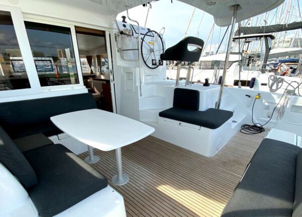 upperdeck seating catamaran lagoon 40 sunrise 2019 mallorca