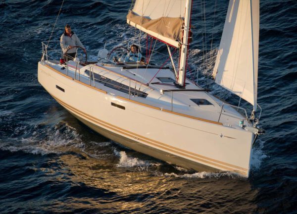 sailing yacht sun odyssey 389 mallorca
