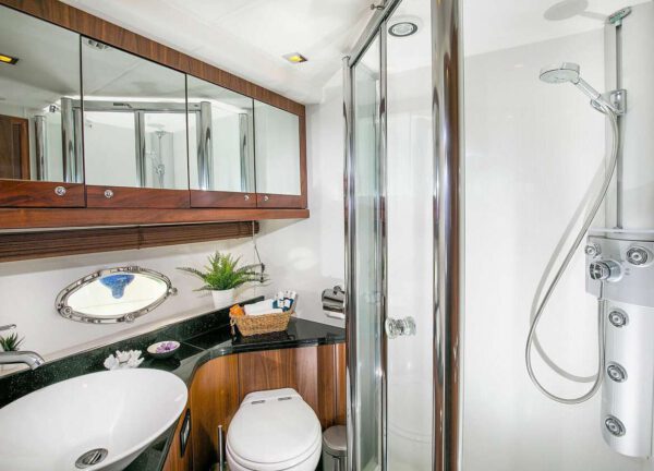 bathroom motor yacht sunseeker manhattan 66