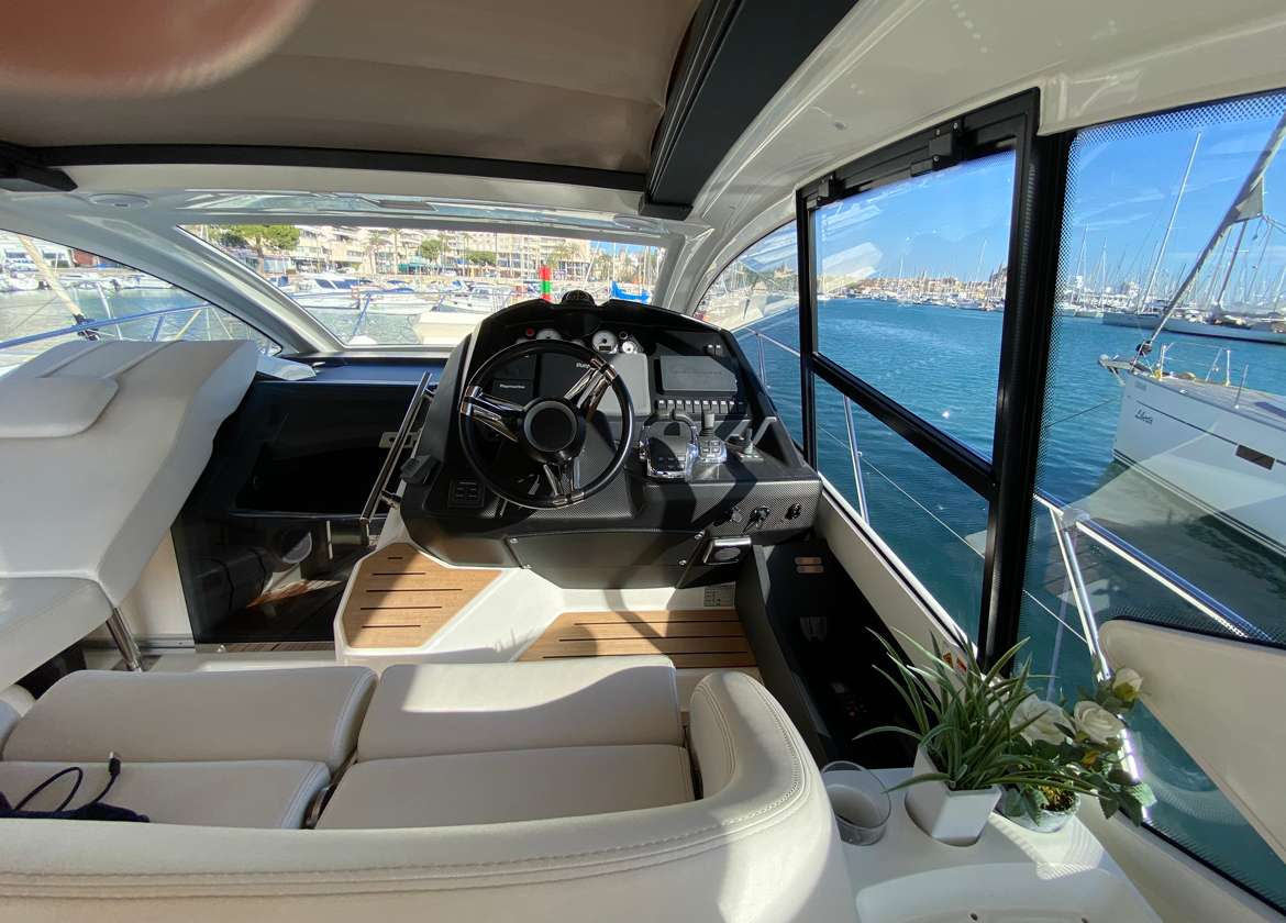 Charter the motor yacht Cranchi M44 HT in Mallorca | Marina Balear