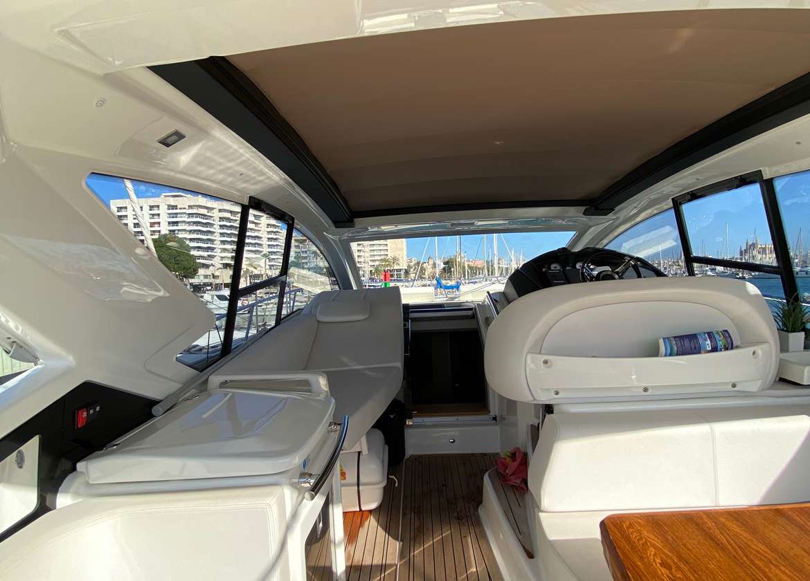 cockpit inside Motoryacht cranchi m44 ht Mallorca mb