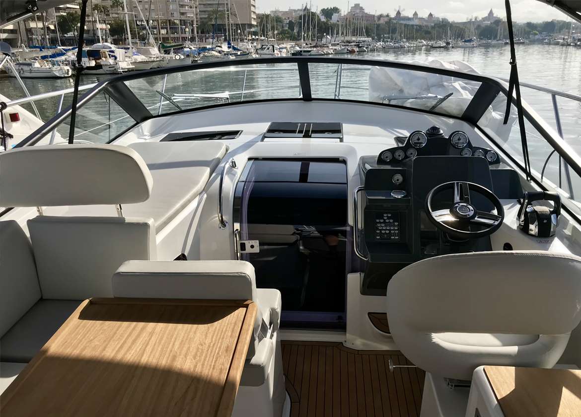 cockpit motor yacht bavaria s36 open mallorca