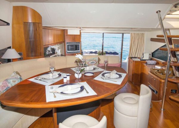 dining area motor yacht sunseeker manhattan 66 mediterrani