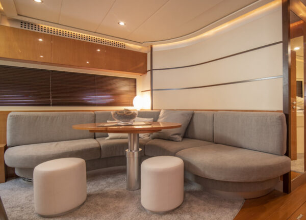 lounge motor yacht pershing 62 ibiza