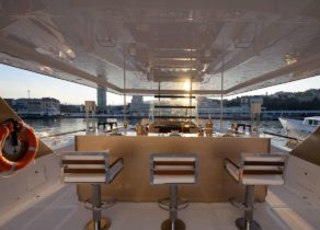 Motoryacht goldfinger 58 ibiza charter Oberdeck