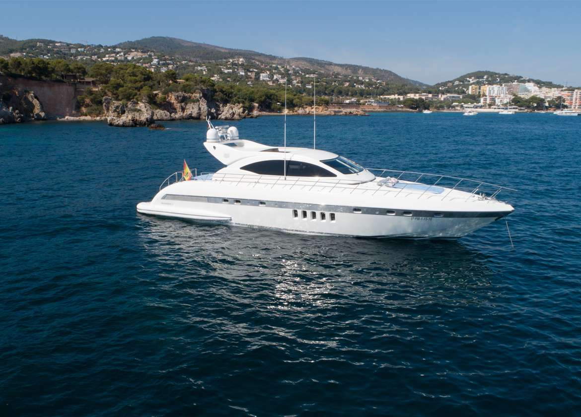 Motoryacht charter mangusta 72 thats amore