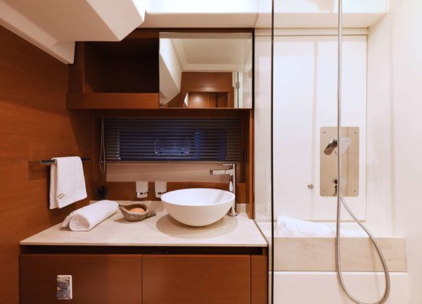 bathroom motor yacht prestige 420 fly mallorca