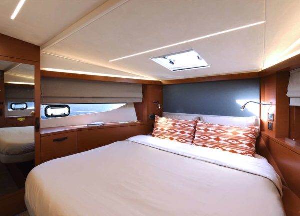 vip cabin motor yacht prestige 420 fly mallorca