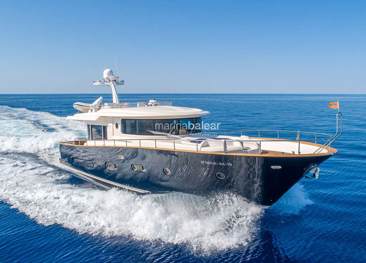 Motoryacht charter apreamare maestro 65 trabucaire balearics