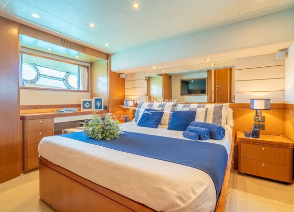 vip cabin motor yacht apreamare maestro 65 trabucaire balearics