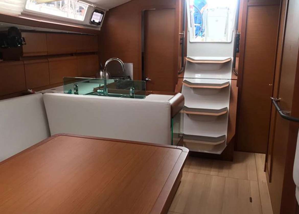 lounge segelyacht sun odyssey 419 mallorca