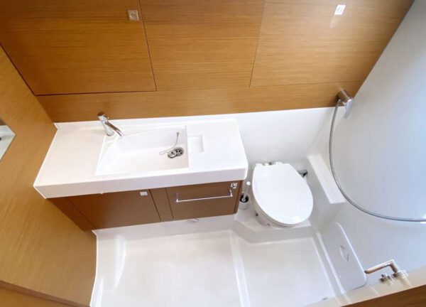 bathroom cabin jeanneau sun odyssey 519