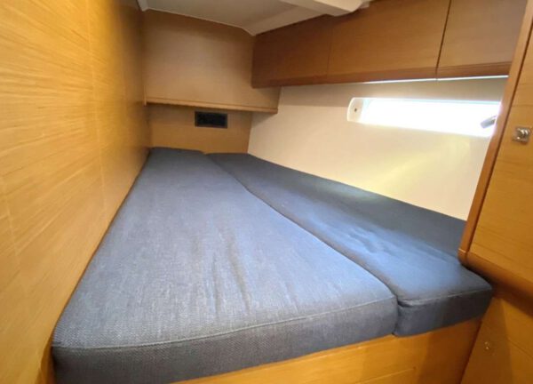 cabin jeanneau sun odyssey 519