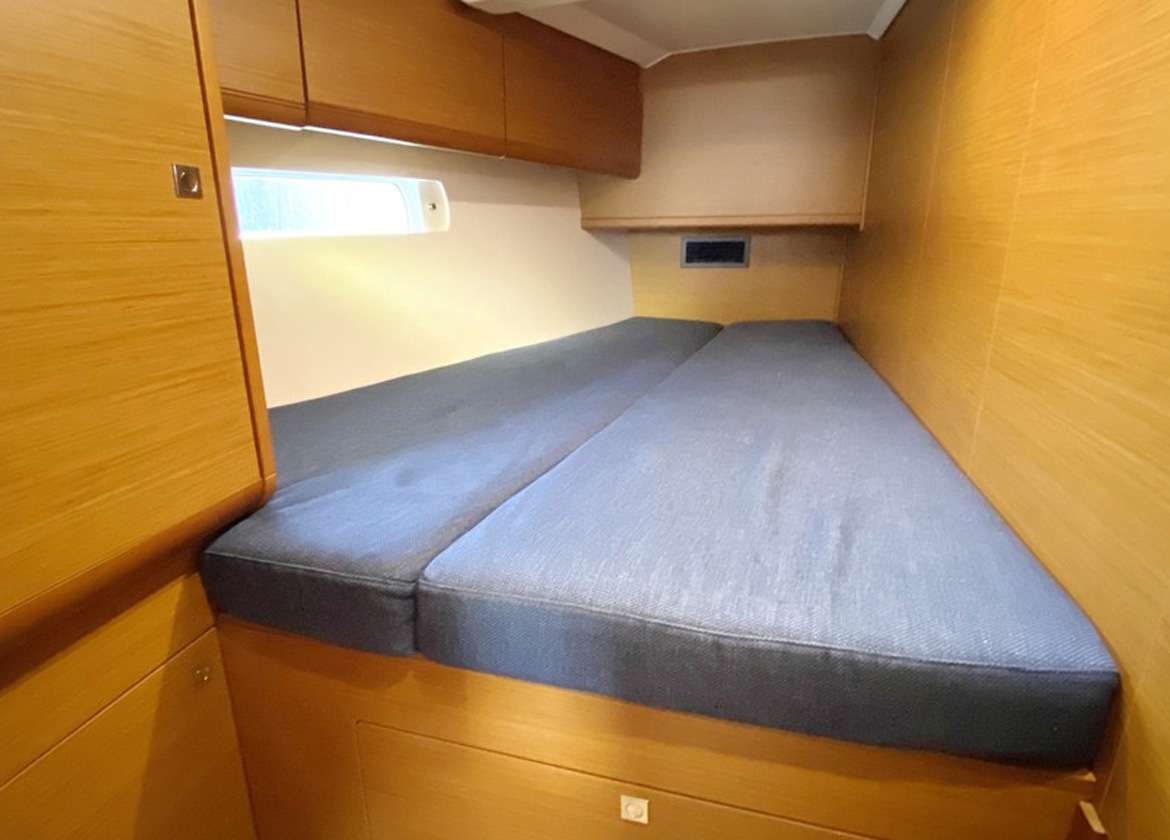 cabin jeanneau sun odyssey 519 mallorca