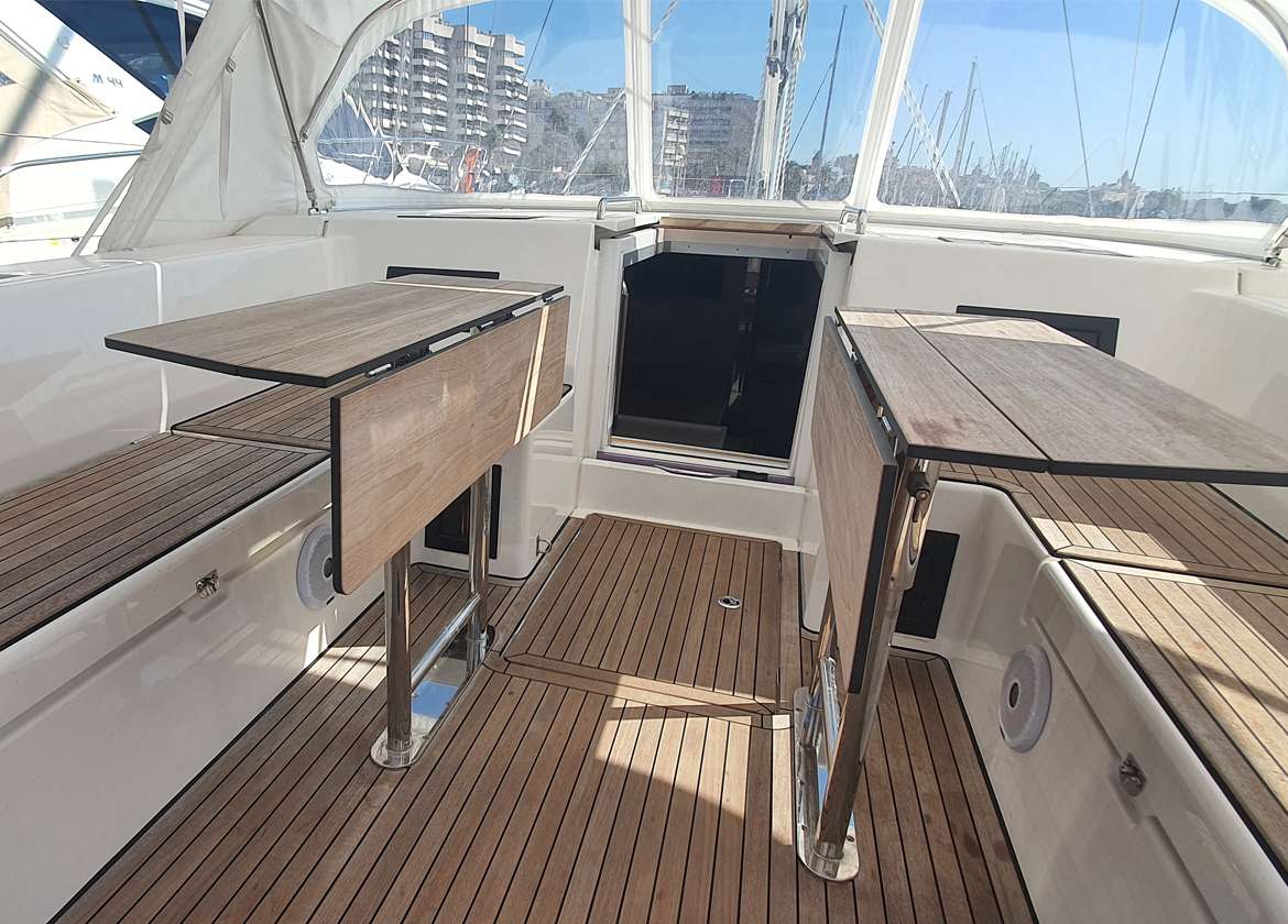 cockpit sailing yacht bavaria c45 style mallorca