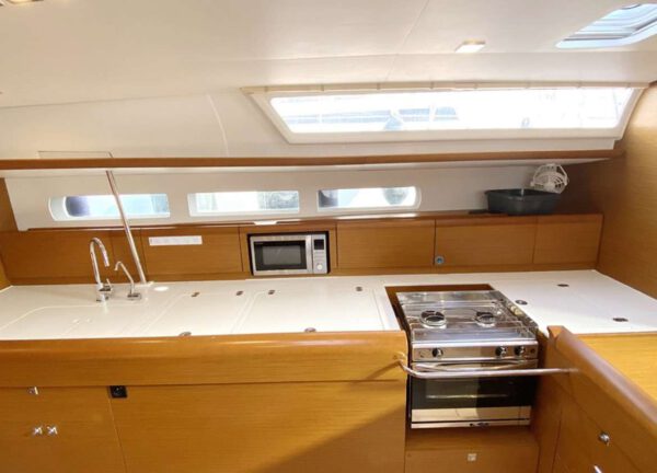 kitchen jeanneau sun odyssey 519 mallorca