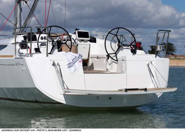 rear sailing yacht jeanneau 419 mallorca charter