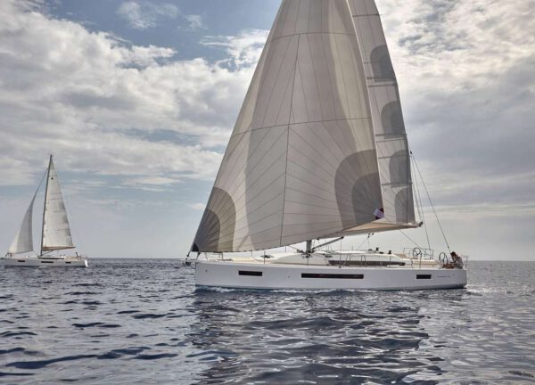 sailing yacht charter jeanneau 490 mallorca