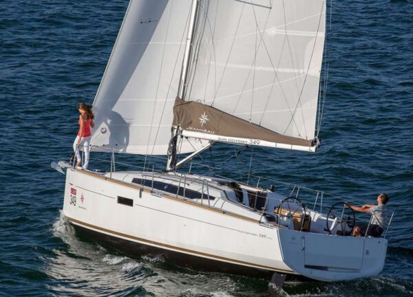 sailing yacht sun odyssey 349 2019