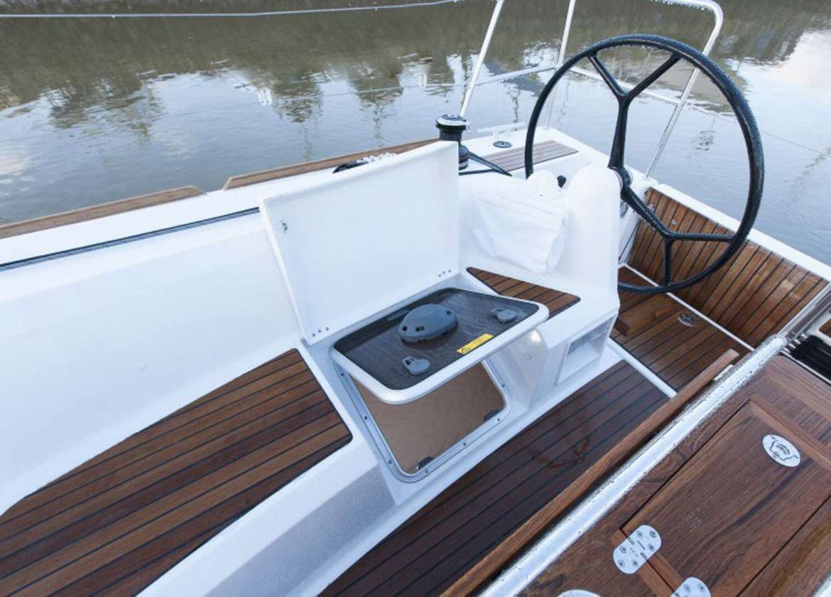 steering wheel sailing yacht sun odyssey 349 2019 mallorca