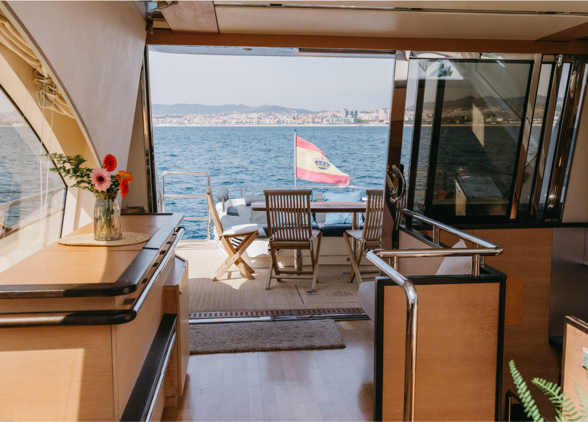 charter yacht aicon72sl manzanosII interior