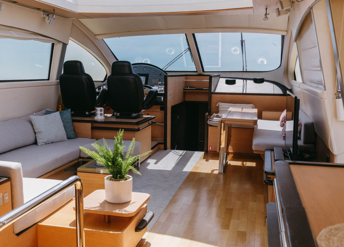 charter yacht aicon72sl manzanosII salon