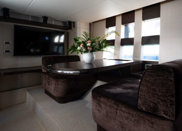 lounge motor yacht azimut 68s manzanos