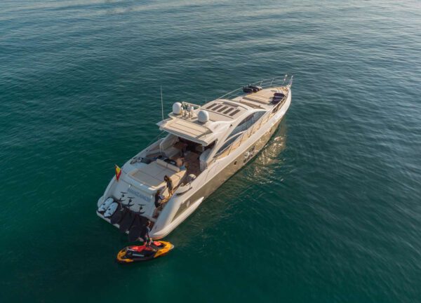 motor yacht azimut 68s manzanos drone