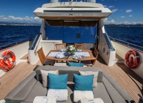Oberdeck Motoryacht aicon 72 sl manzanos ii Mallorca charter