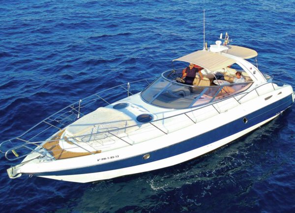 motor yacht cranchi 41 extasea bow