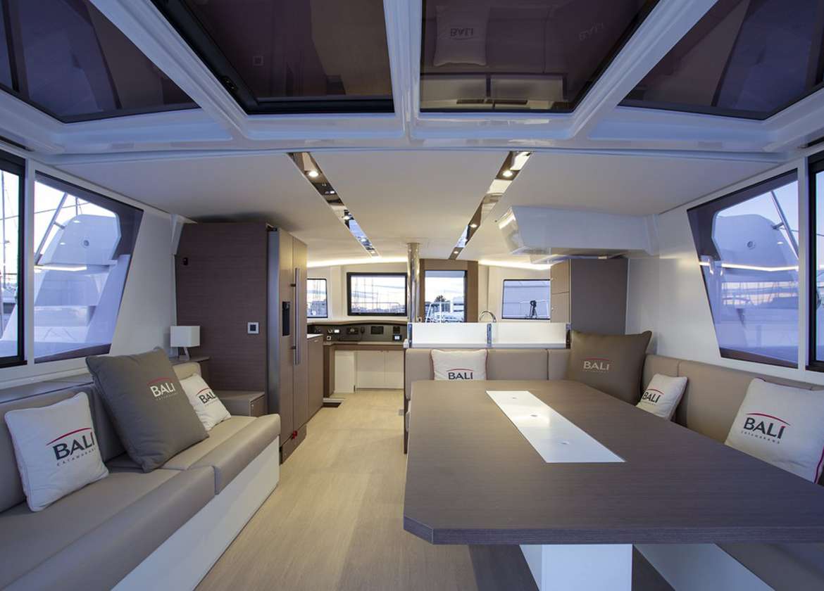 lounge catamaran bali 48 open space