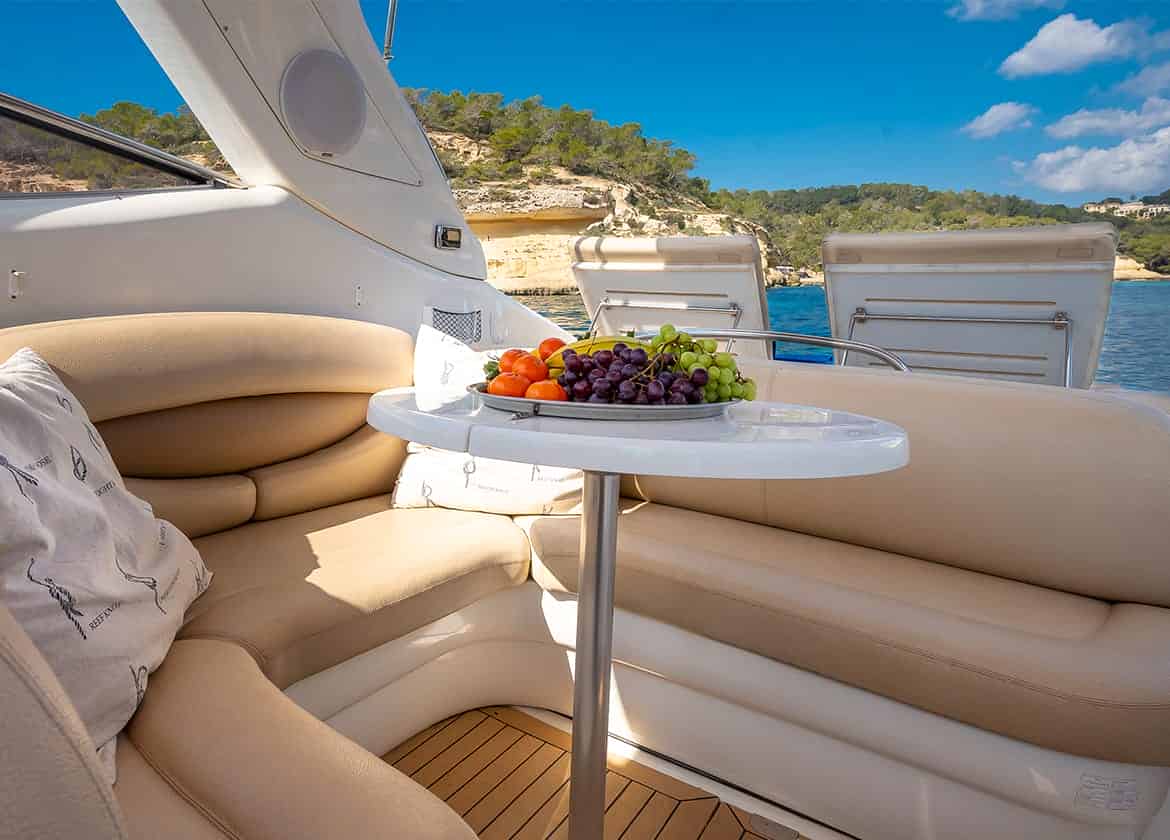yacht charter cranchi41 extasea sitting area