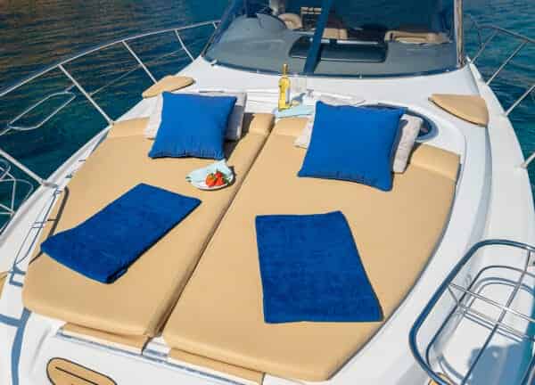 yacht charter cranchi41 extasea sunloungers