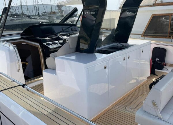 upperdeck motor yacht pardo 43 mallorca