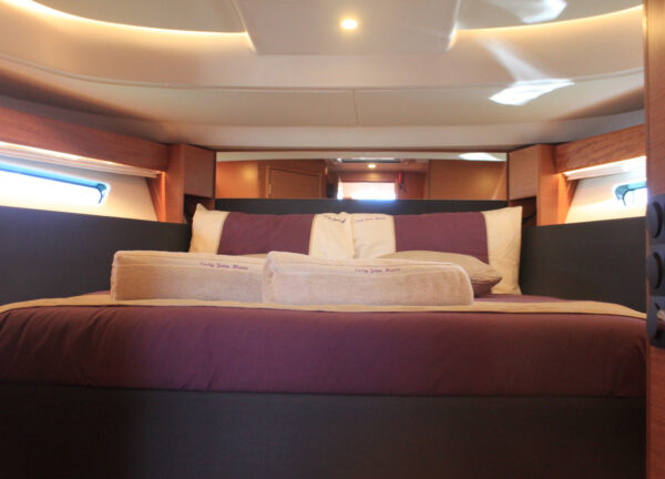 cabin motor yacht bavaria 450 sport chater mallorca