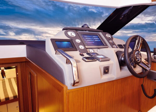 bridge motor yacht bavaria 420 virtesse fly mallorca