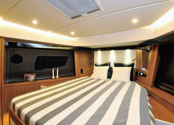 cabin motor yacht bavaria 420 virtesse fly mallorca