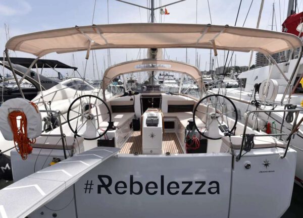 rear sailing yacht sun odyssey 440 rebelezza mallorca