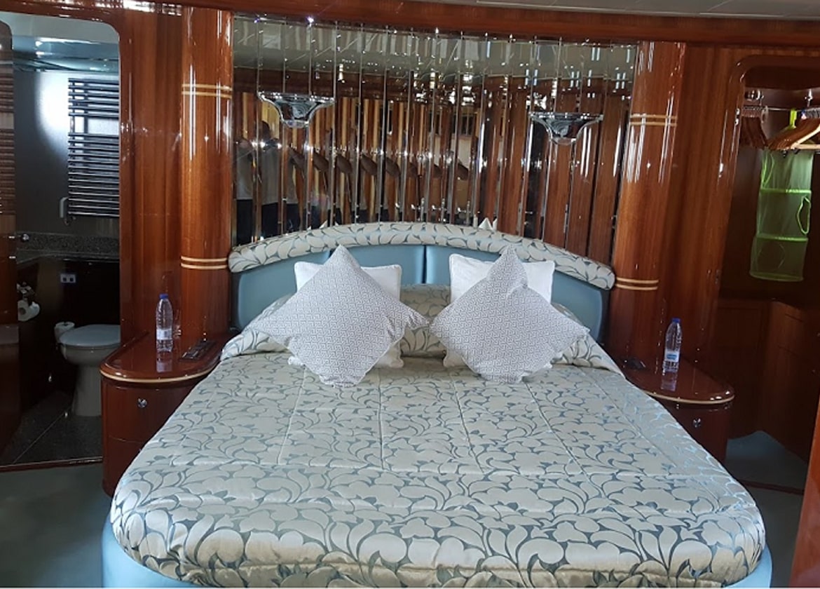vip cabin motor yacht elegance 78 vivace mallorca