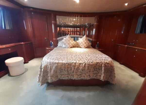 yacht elegance 78 vivace cabin