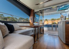 Lounge Motoryacht charter princess s60 aquavista