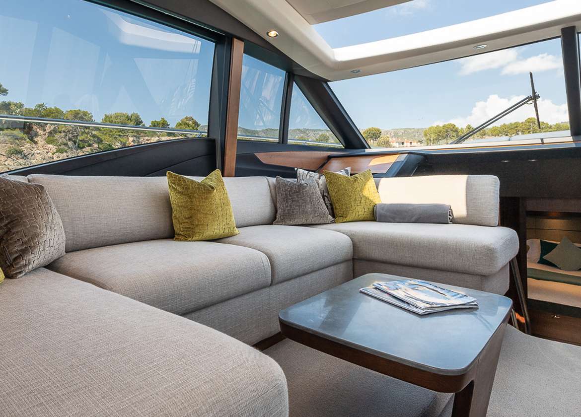 Lounge Motoryacht charter princess s60 aquavista Mallorca