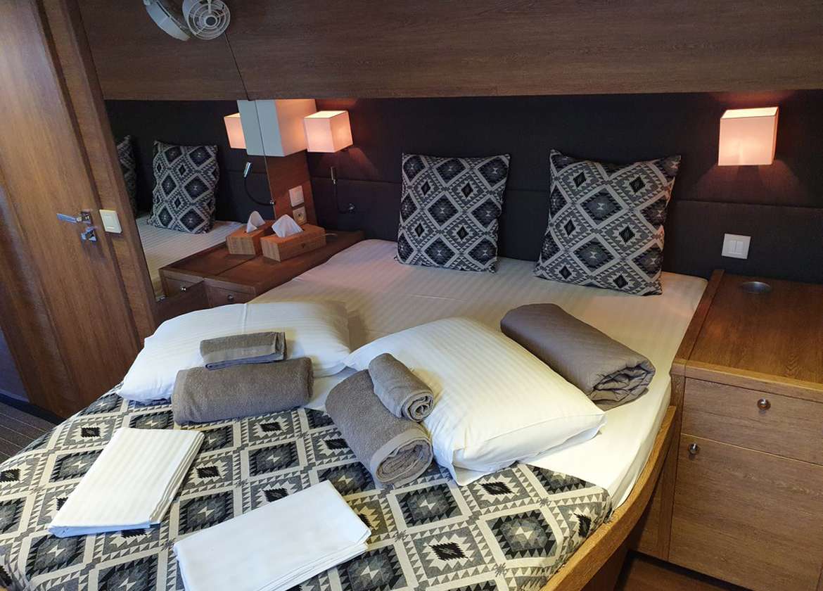 vip cabin catmaran charter lagoon 620 ibiza