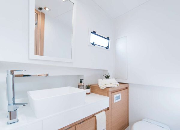 bathroom motor yacht pardo 38 soho 1 mallorca