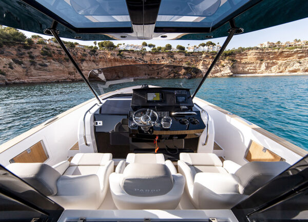 yacht charter pardo 38 cockpit